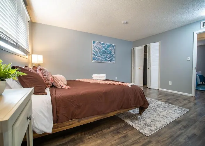 Modern, Oasis! Private Pool, Sleeps 12