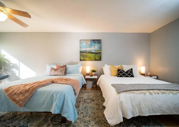 Holiday home Modern, Oasis! Private Pool, Sleeps 12 Tempe