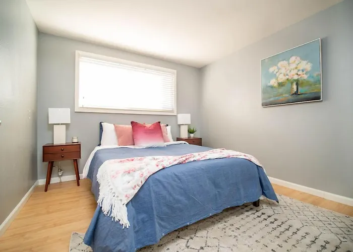Holiday home Modern, Oasis! Private Pool, Sleeps 12