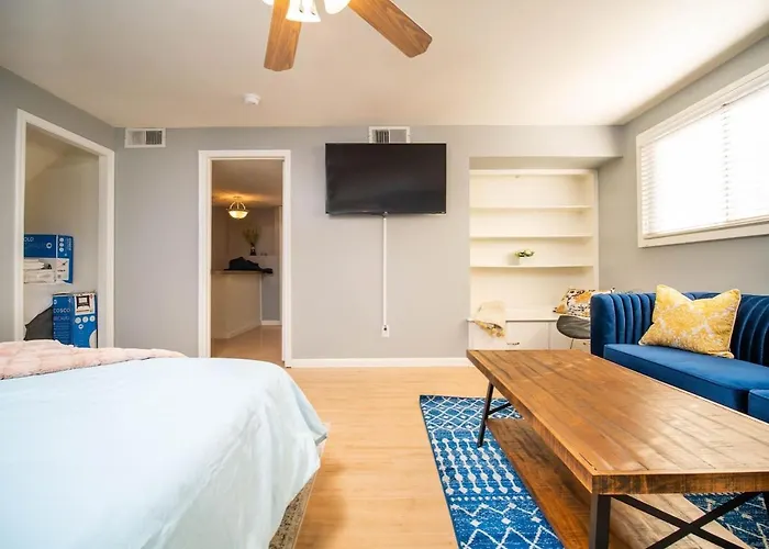 Holiday home Modern, Oasis! Private Pool, Sleeps 12
