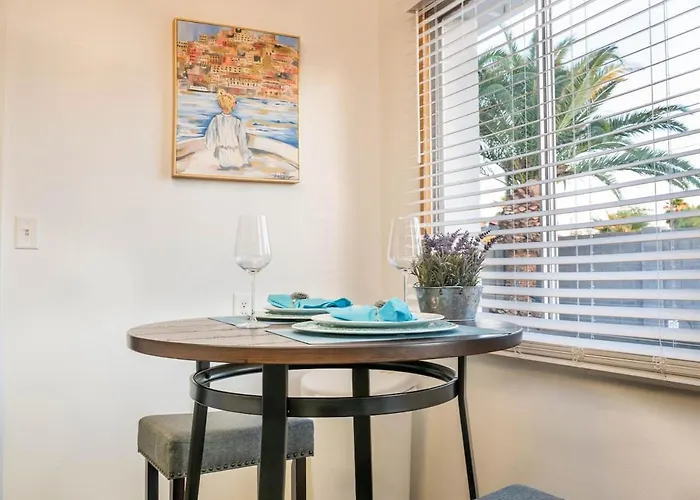 Modern, Oasis! Private Pool, Sleeps 12